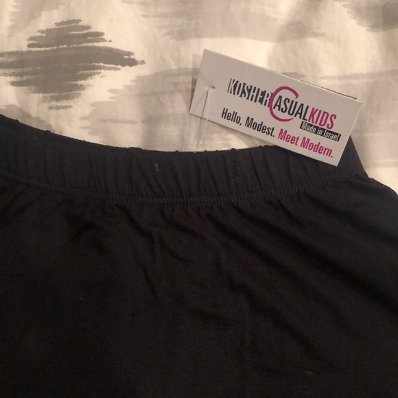 Black size extra small skater skirt with A line cut. Modest cut - Picture 2 of 3